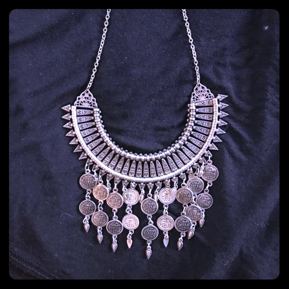 Statement necklace